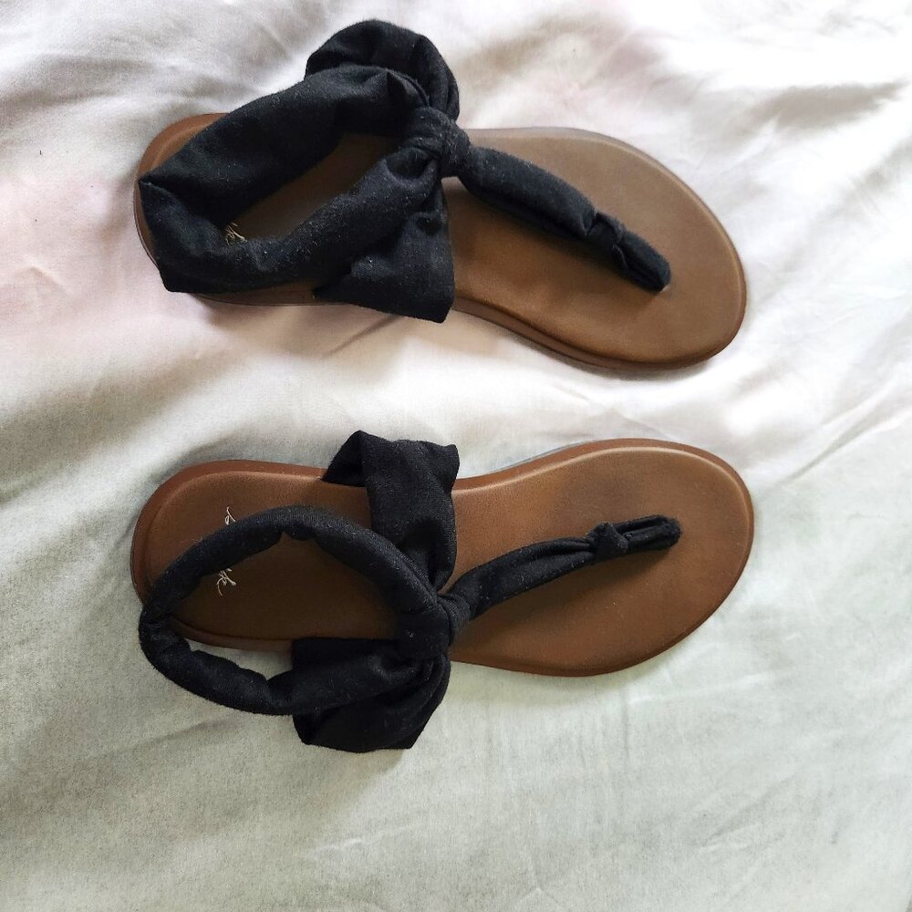 Sanuk Black and Tan Sling Sandals Size 8
